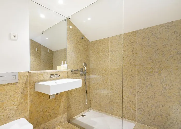 Whome View Penthouse Luxurious Living In With Ac & Elevator *