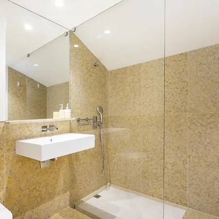 Whome View Penthouse Luxurious Living In With Ac & Elevator *